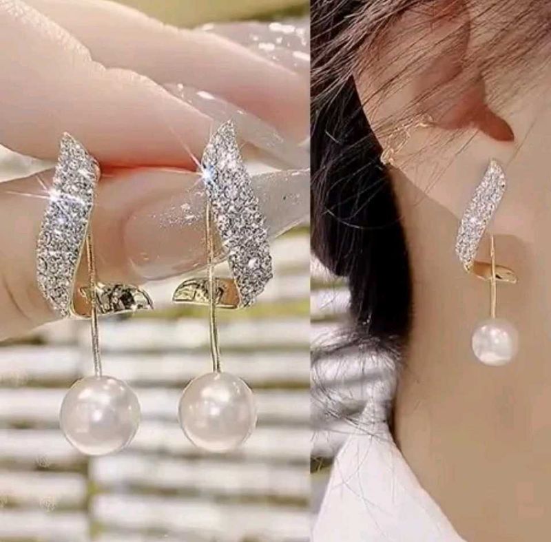 Elegant Pearl &amp; Crystal Drop Earrings