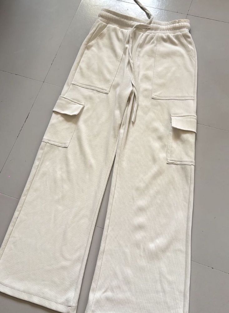 white Cargo pant length 41 size28-32strechy