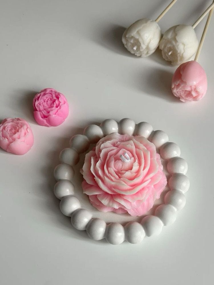 peony candle with bubble coaster
