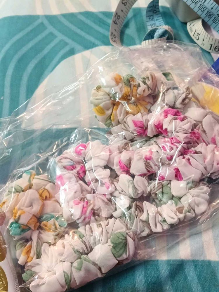 Floral Print Scrunchie Set