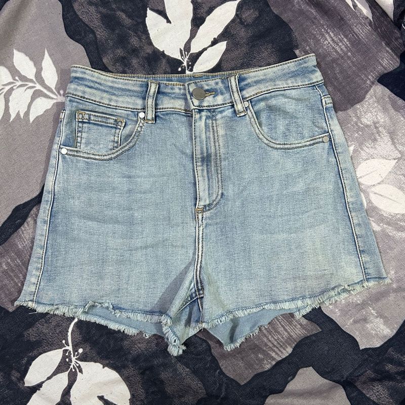 Light Wash Frayed Hem Mini Denim Shorts
