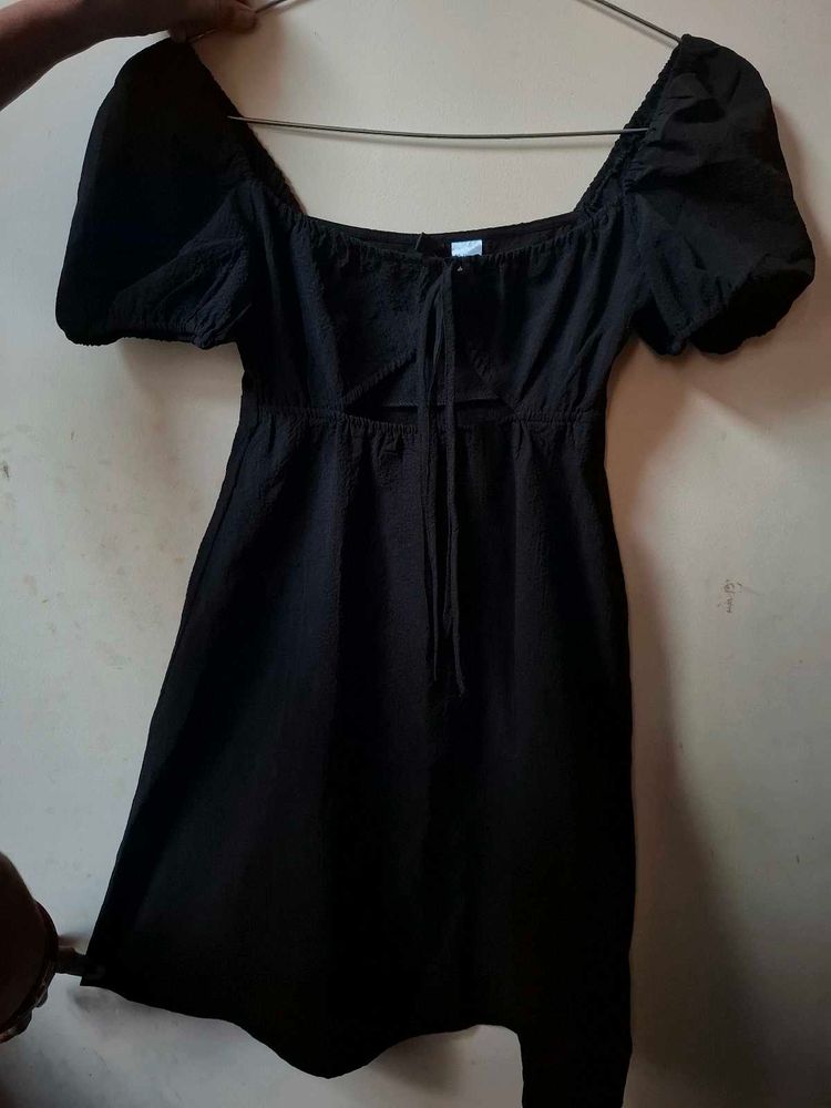 H&amp;M Chic Black Puff Sleeve Square Neck Dress