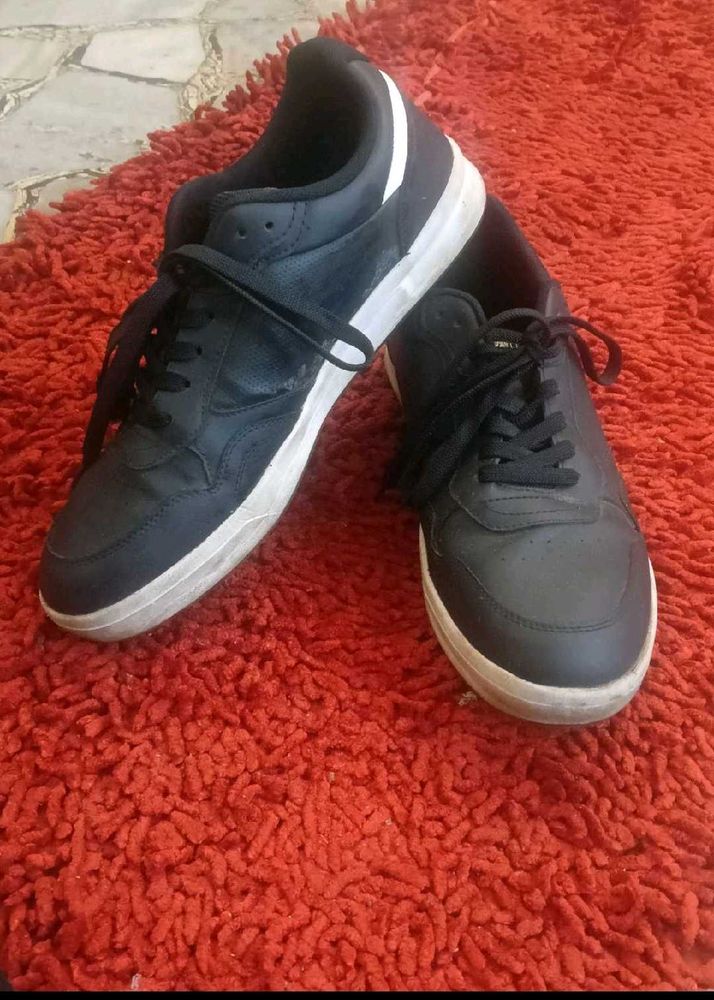8. TOMMY HILFIGER Men's Black Sneakers