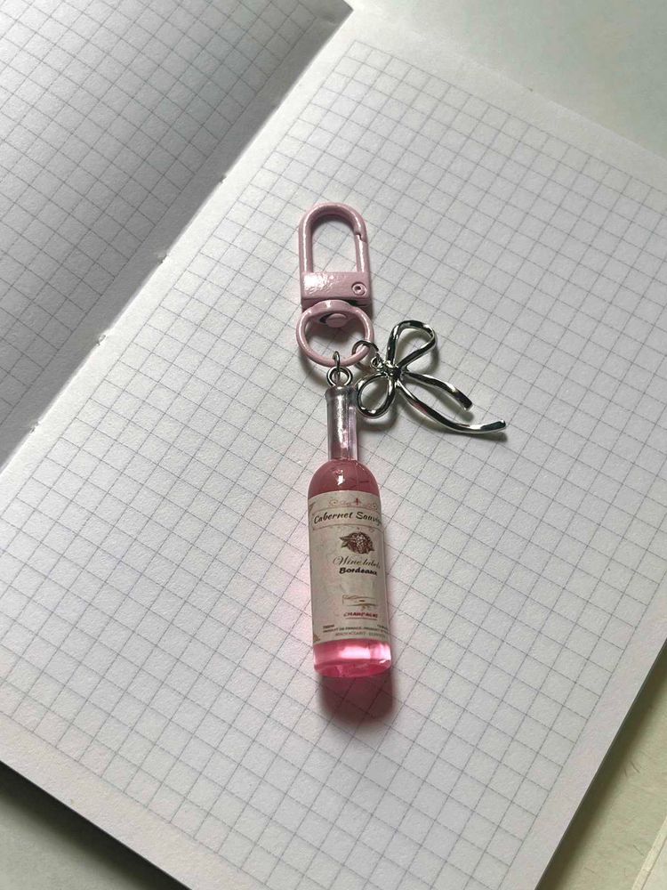 Cute Wine Bottle Keychain 🌷