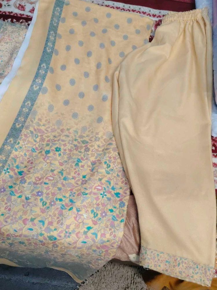 Beautiful  yellow    fleece cotton  Floral Kurta S