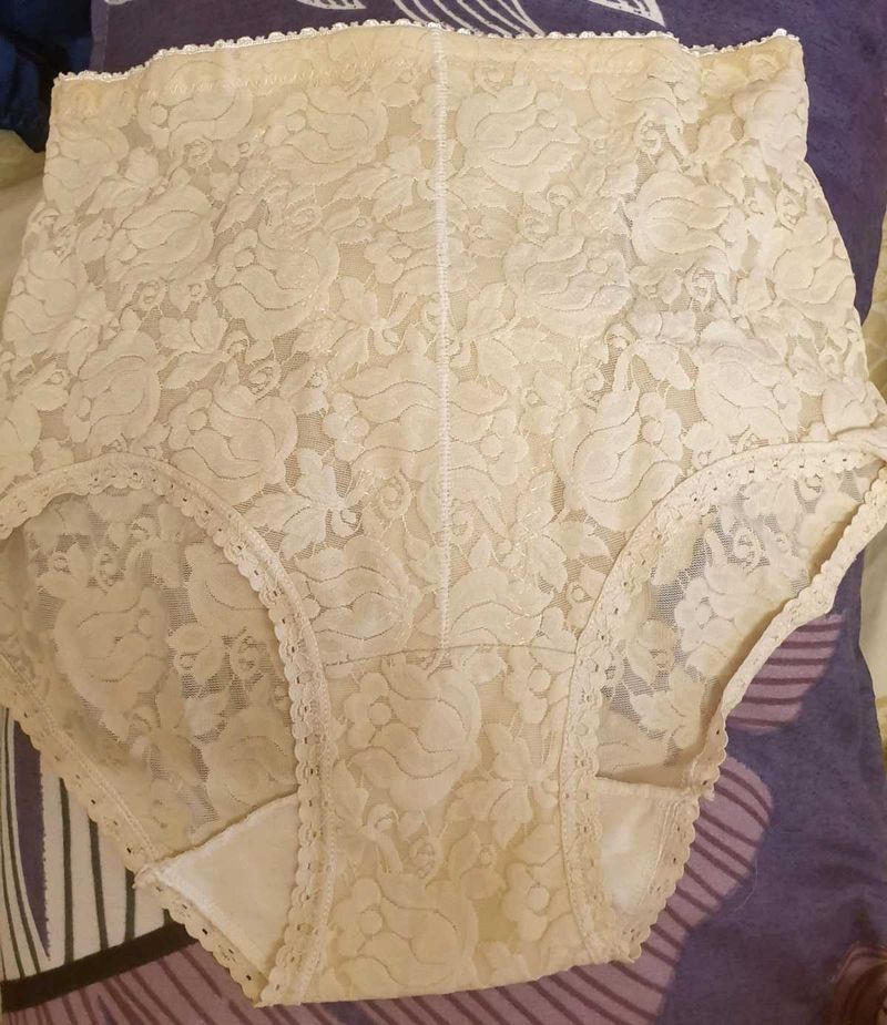 Vintage Lace High-Waisted Shapewear Briefs