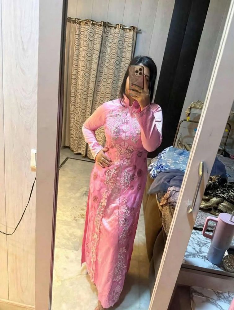 Elegant Pink Embroidered japenese Gown🎀🦋