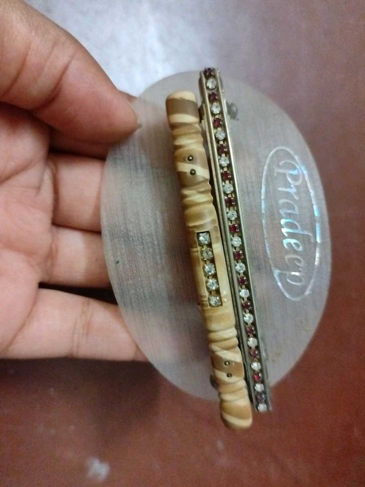 Set of 2 Embellished Hair Clips