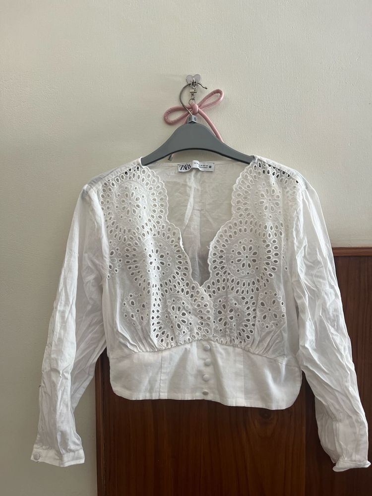Chic White Broderie Anglaise V-Neck Top
