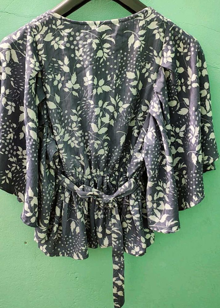 Chic Floral Print Blouse with Tie Waist