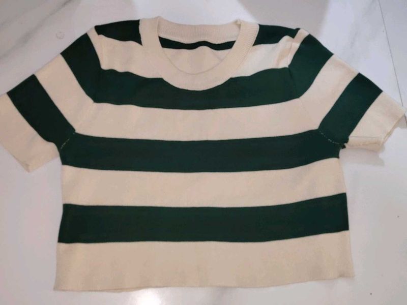 striped polo crop top!!🩶