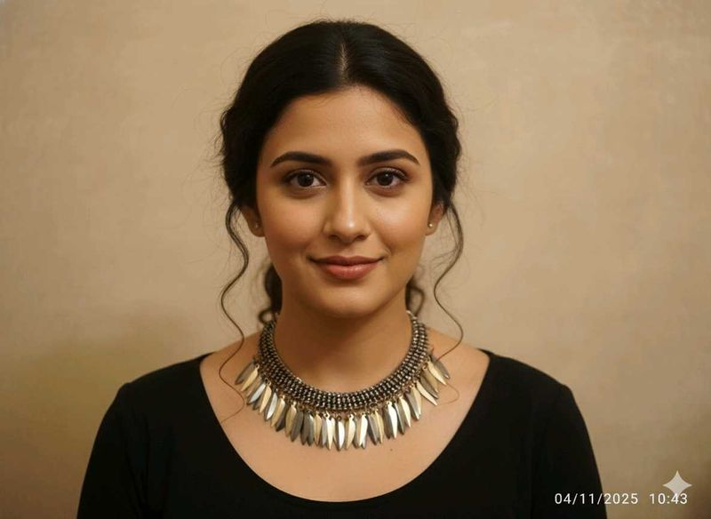 Stylish Silver statement Necklace