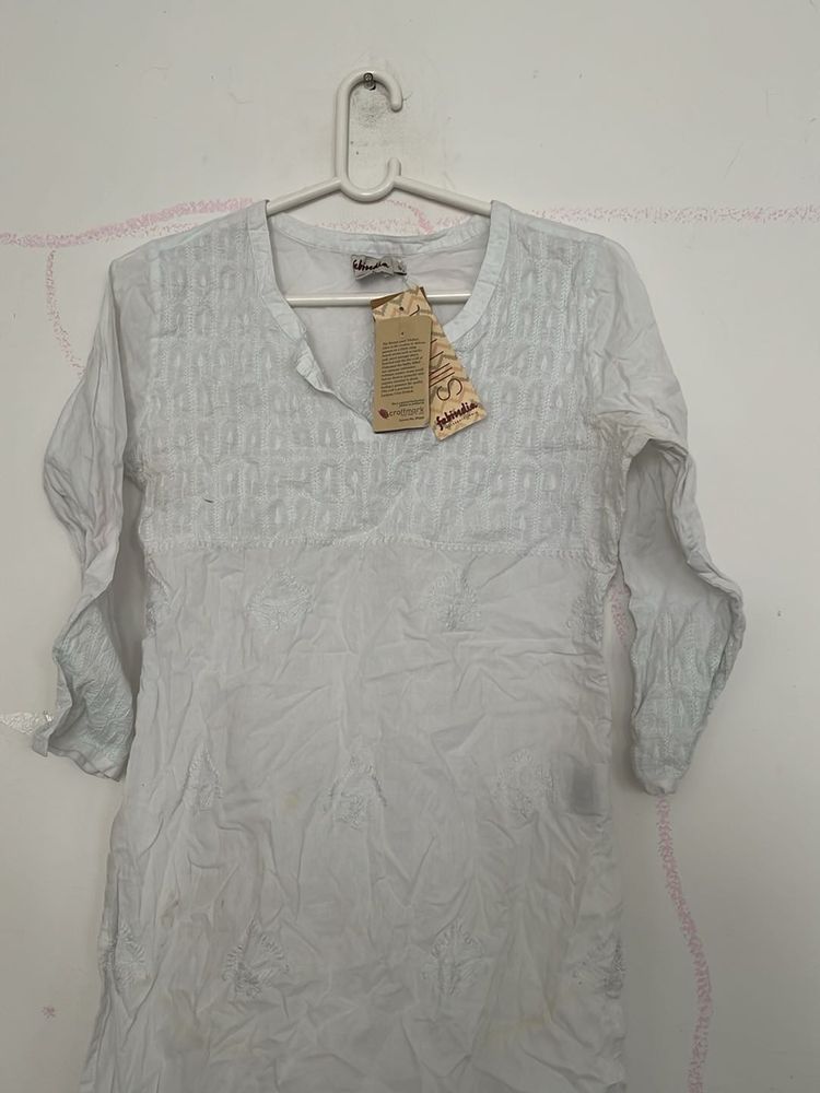 Elegant White Chikankari Kurta