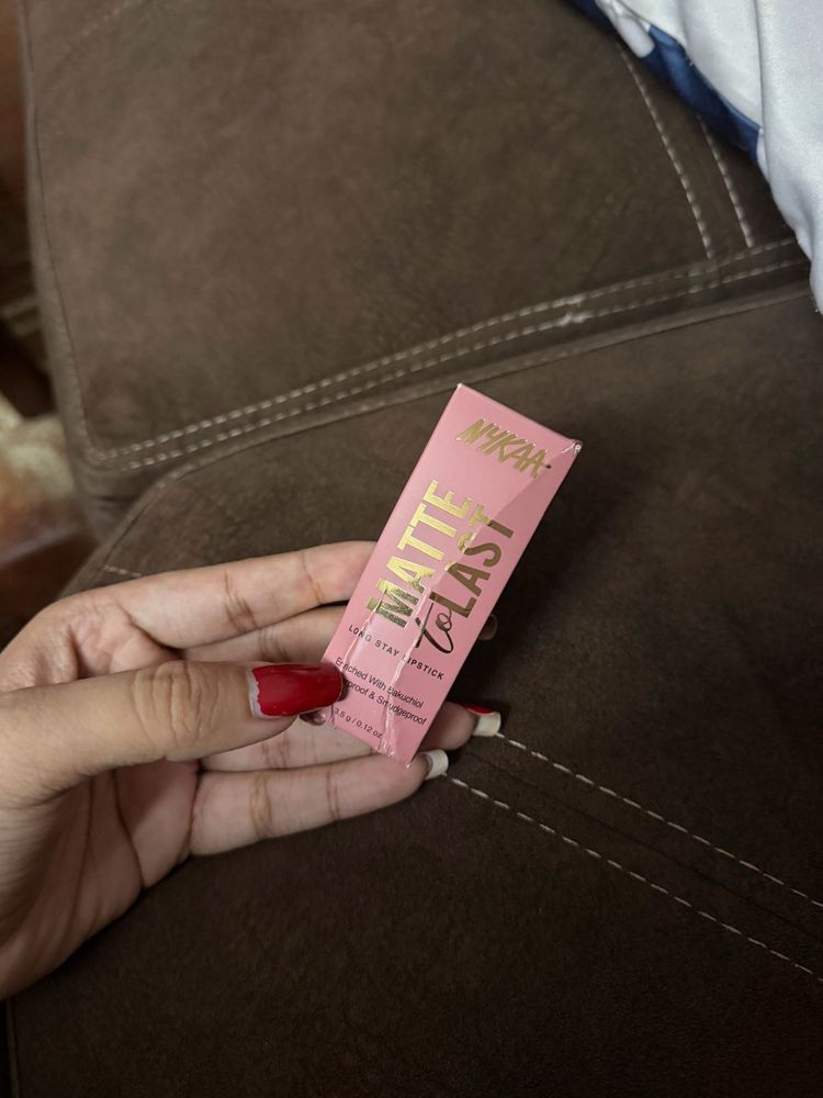Nykaa matte to last lipstick bombae