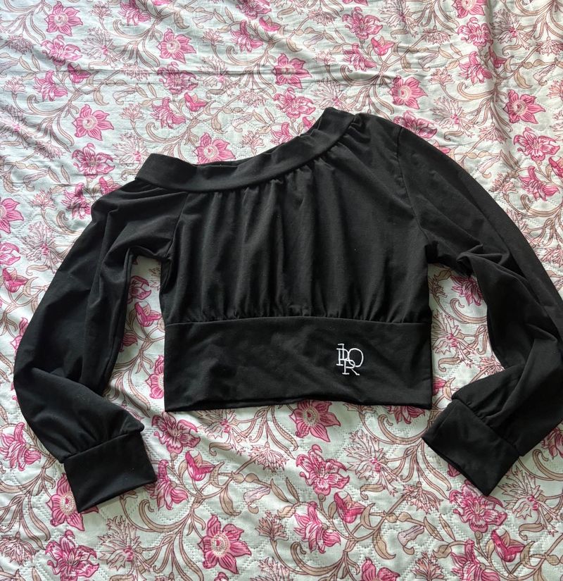 Black Off-Shoulder Long Sleeve Crop Top