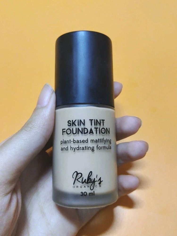 Ruby's Organics Foundation -Light01