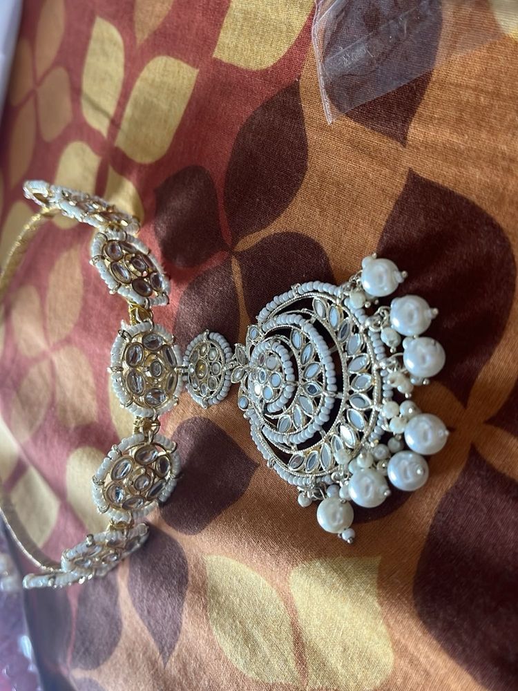 Elegant Maang Tikka
