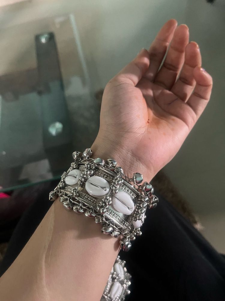 Seashell Statement Bracelet