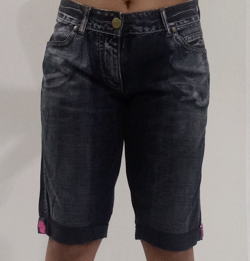 half pant And Size Is 34. Cowboy Jeans With De