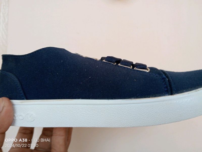 Girls Canvas Shoes