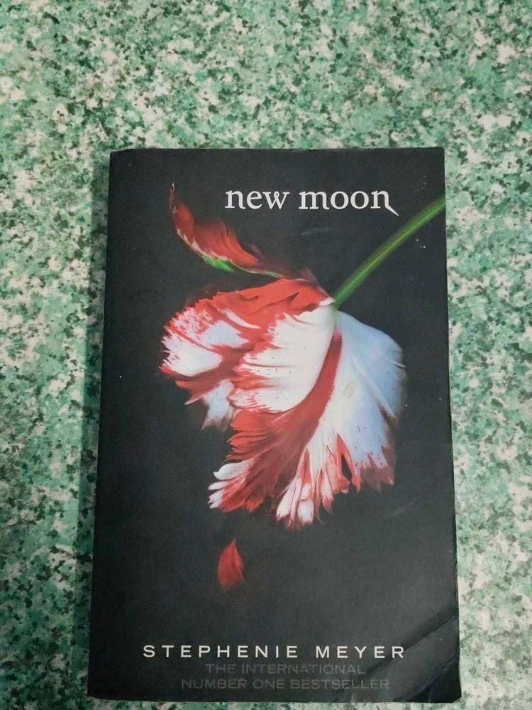 New Moon by Stephenie Meyer
