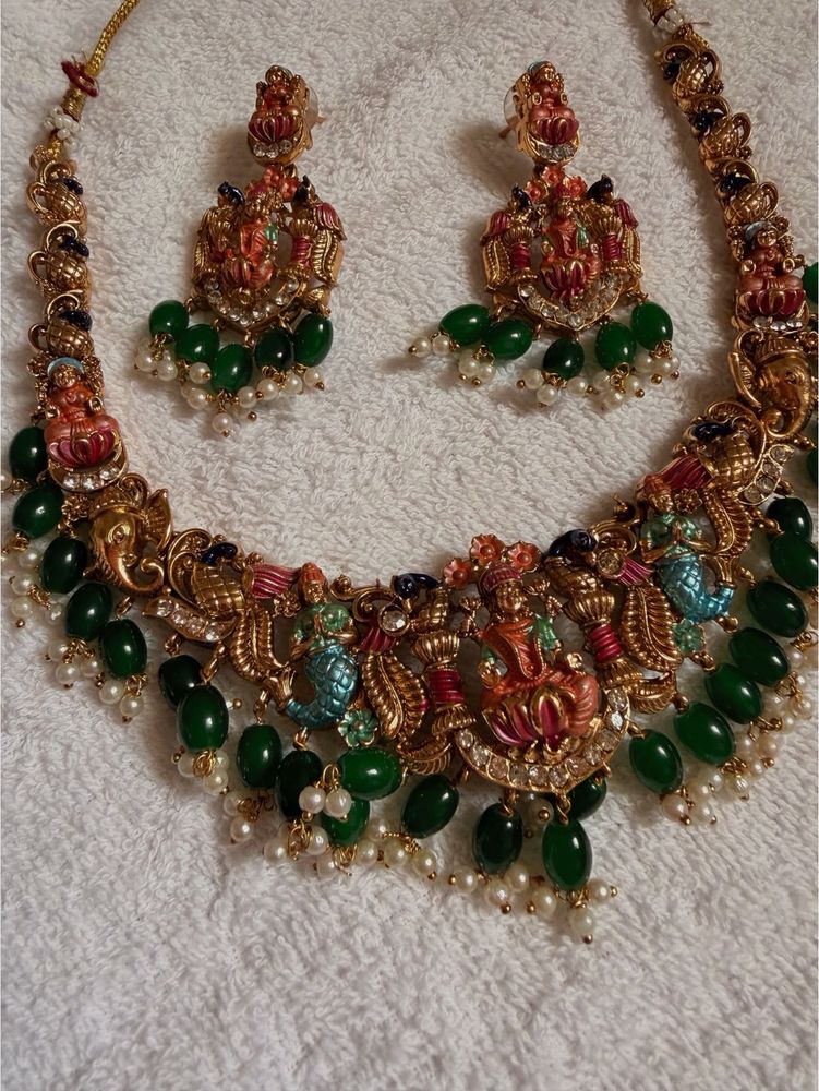 Stunning Kundan &amp; Emerald Necklace Set