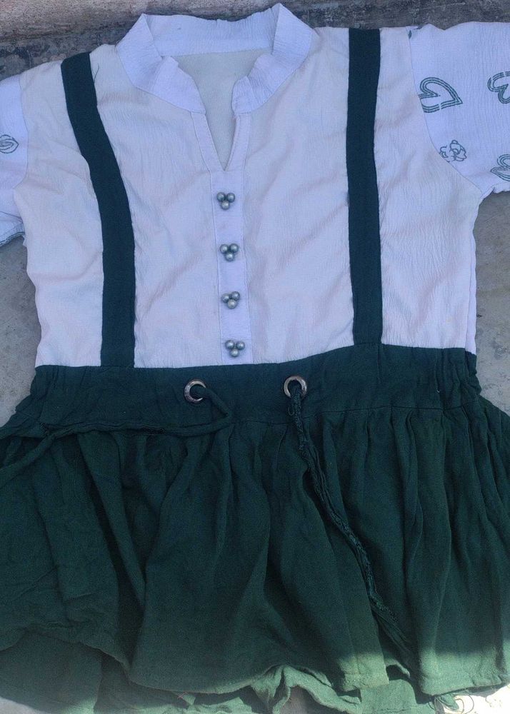 Girls' White &amp; Green Kurta Set