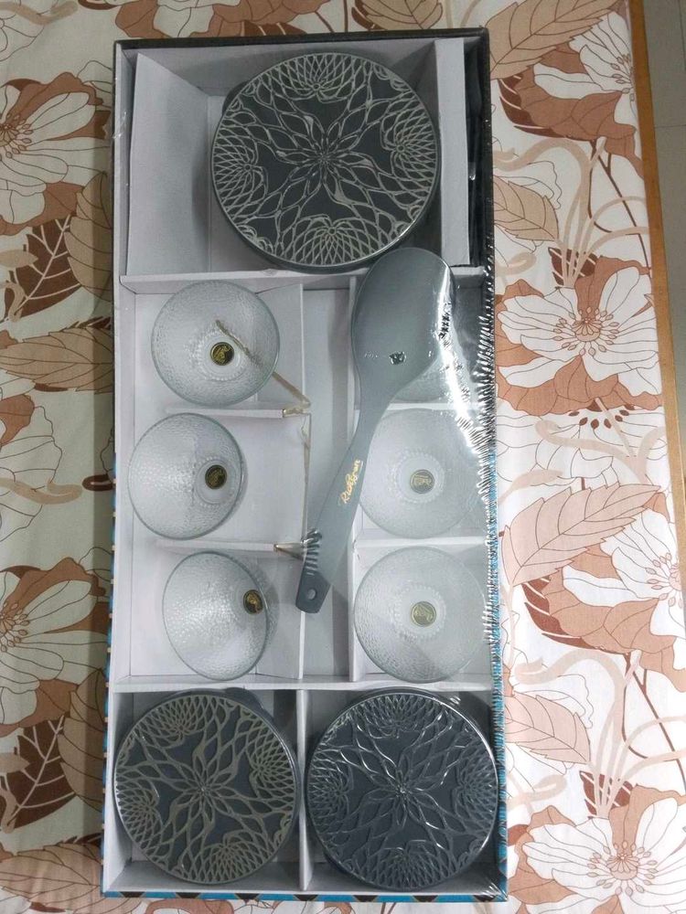 Decorative Dinnerware Set