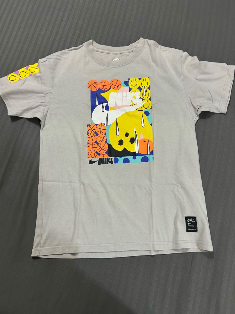 Nike Graphic T-Shirt