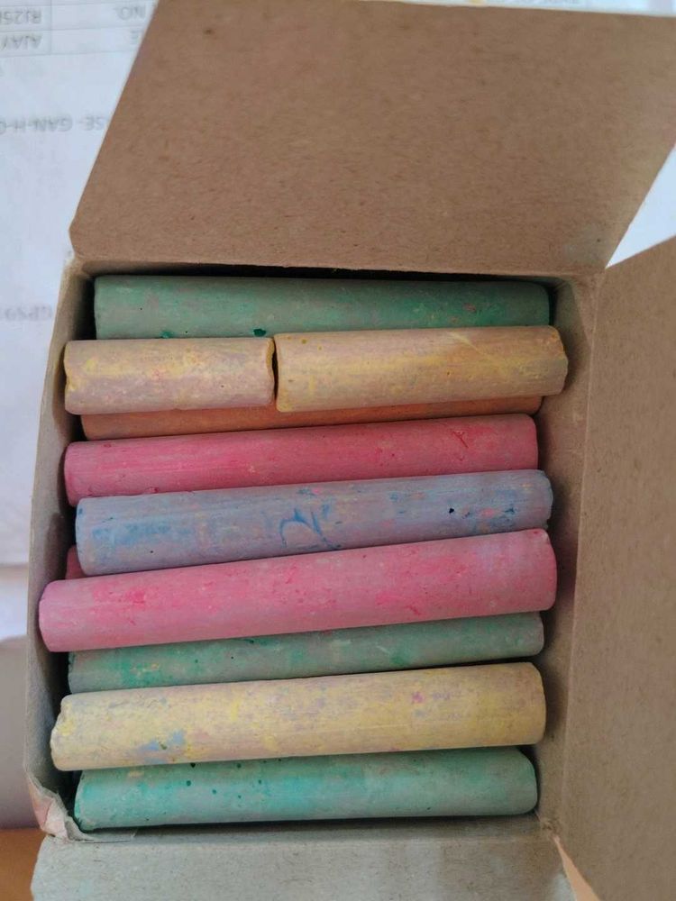 Royal 🐪 school chalk 🖍️✏️50+ sticks (extra