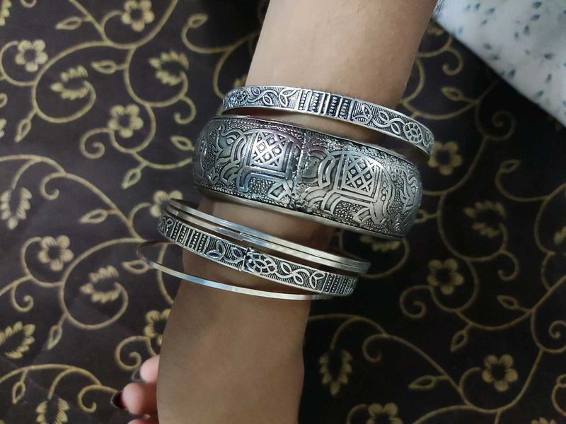 Beautiful bangle set @clearance sale@