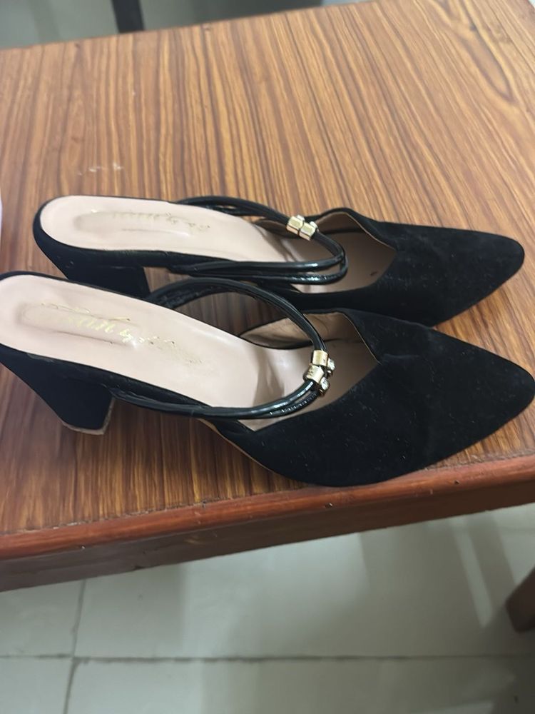 Elegant Black Suede Mules