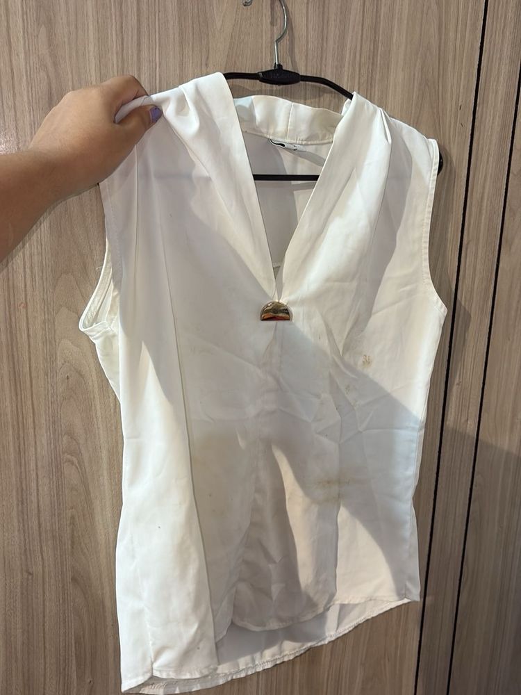 Chic White Sleeveless Blouse