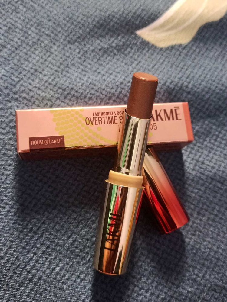 Lakme Fashionista Overtime Matte Lipstick