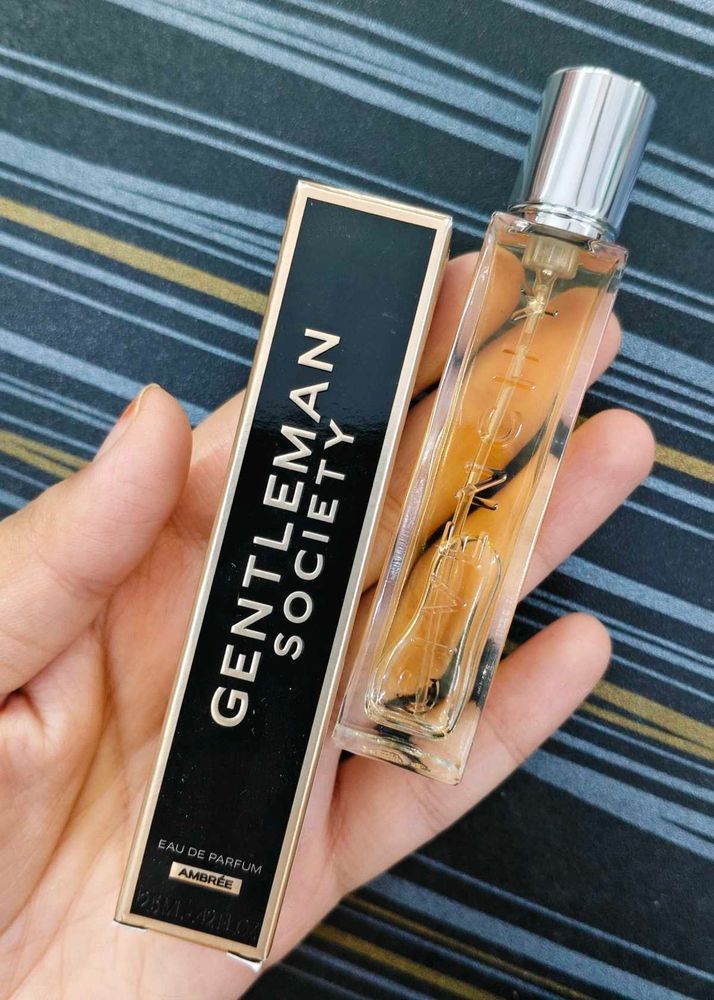 Givenchy Gentleman Society Eau de Parfum
