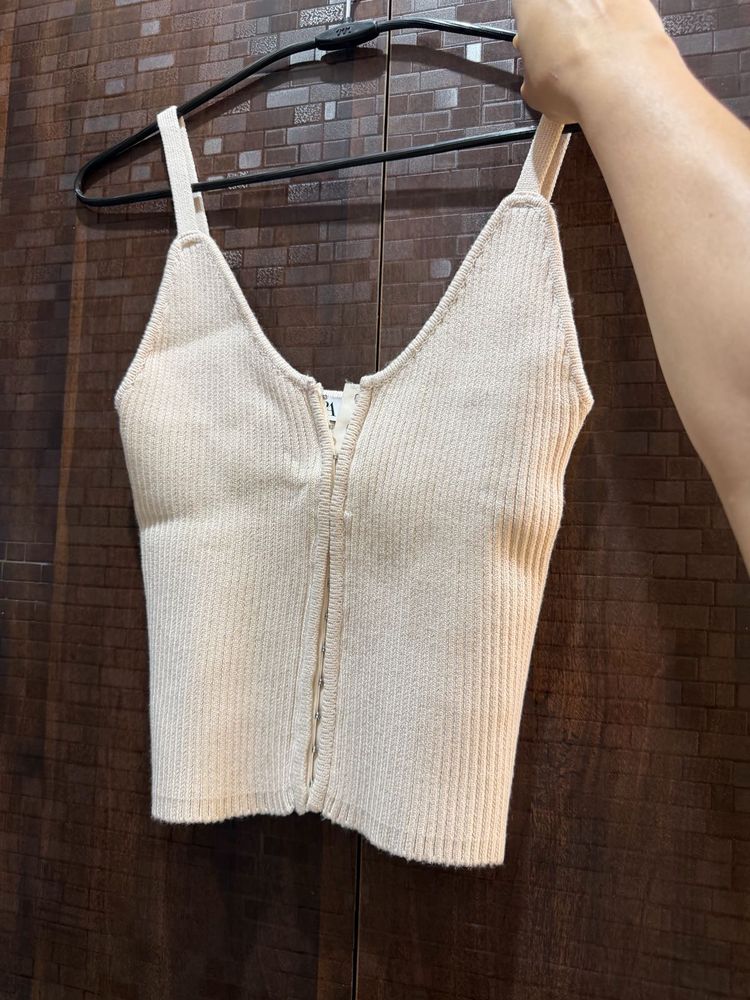 Ribbed Knit Zipper Crop Top