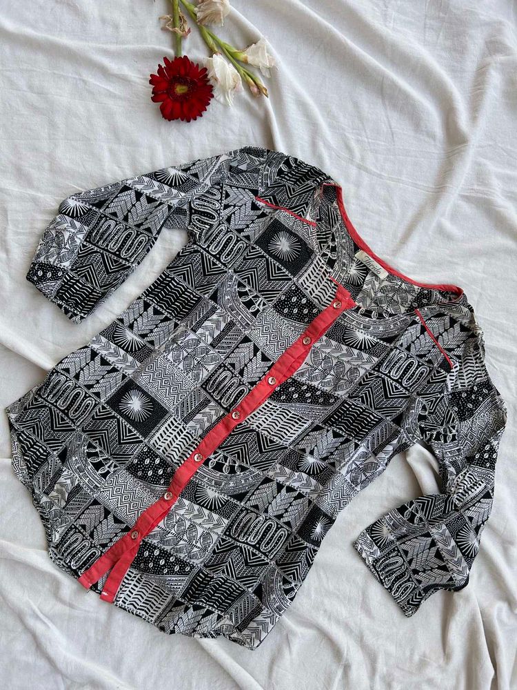 Stylish Black &amp; White Printed top