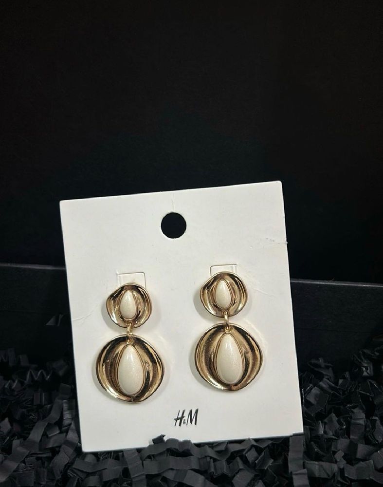H&amp;M Dangle Earrings - Stylish!