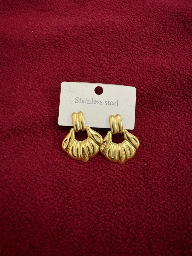 Gold Tone Shell Design Earrings
