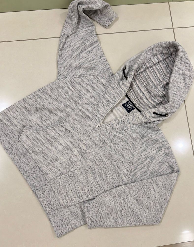 Effortless layers, everyday comfort 🤍
