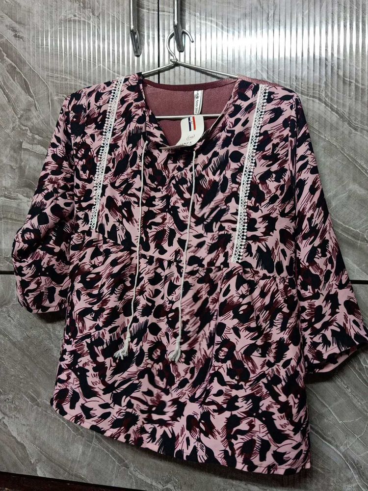 Chic Pink &amp; Black Animal Print Top
