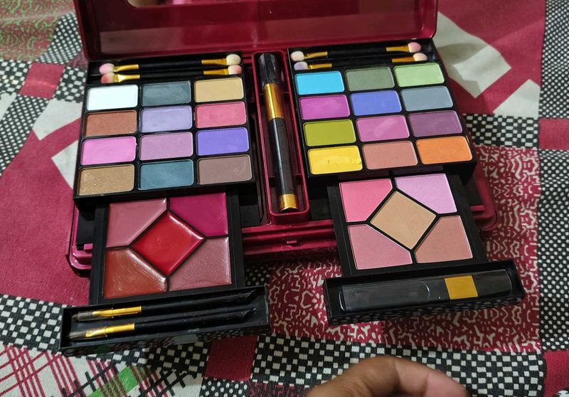 Complete Makeup Palette Set