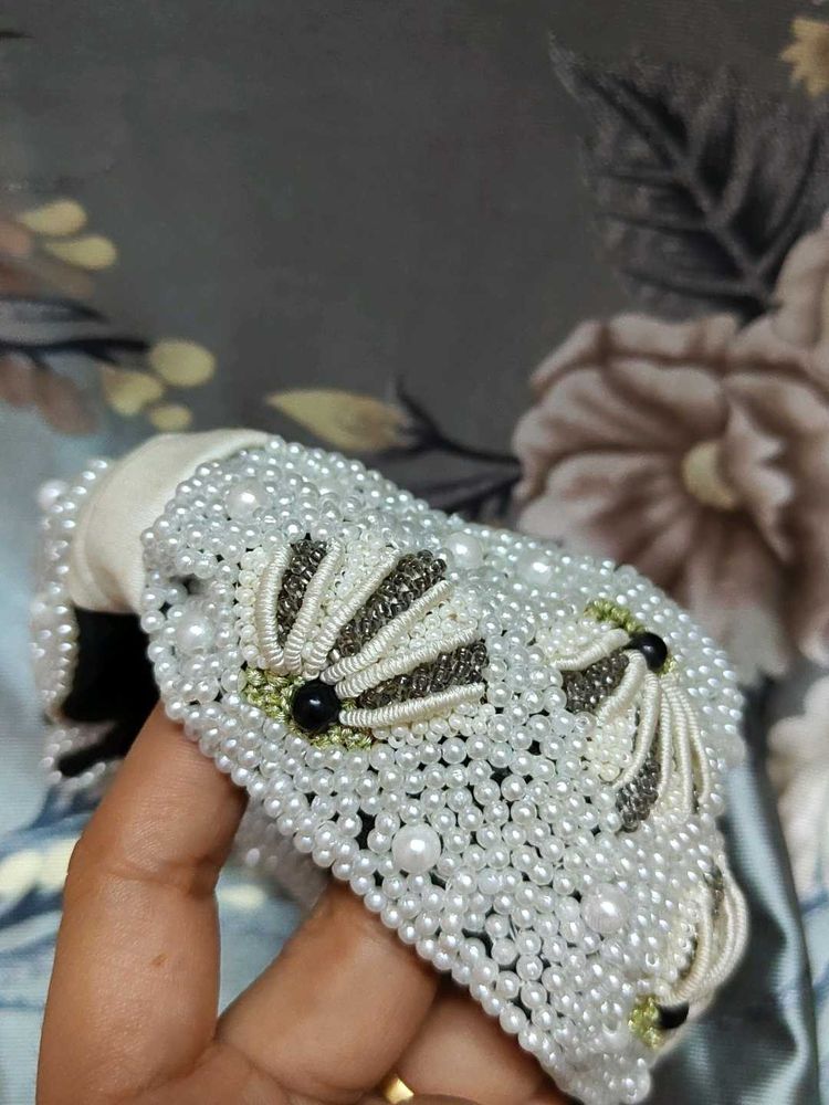 Exquisite Pearl Embellished Headband