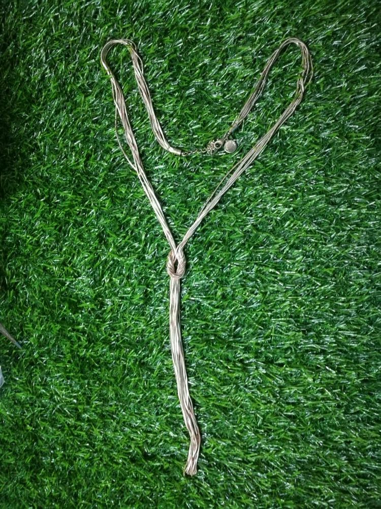 Item-KBG42/COMBO: Brand NEW PRIMARK Whitish Golden neckpiece with Dazzling Sword eardrops without TAG.