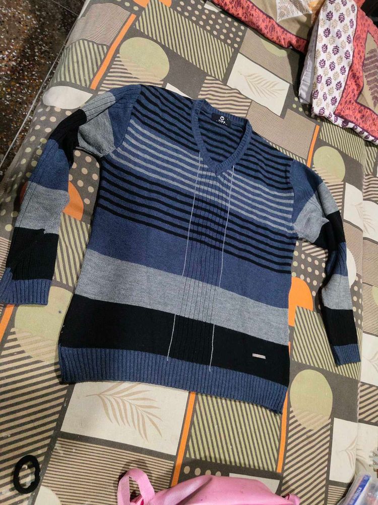 Striped V-Neck Sweater duke brand.
