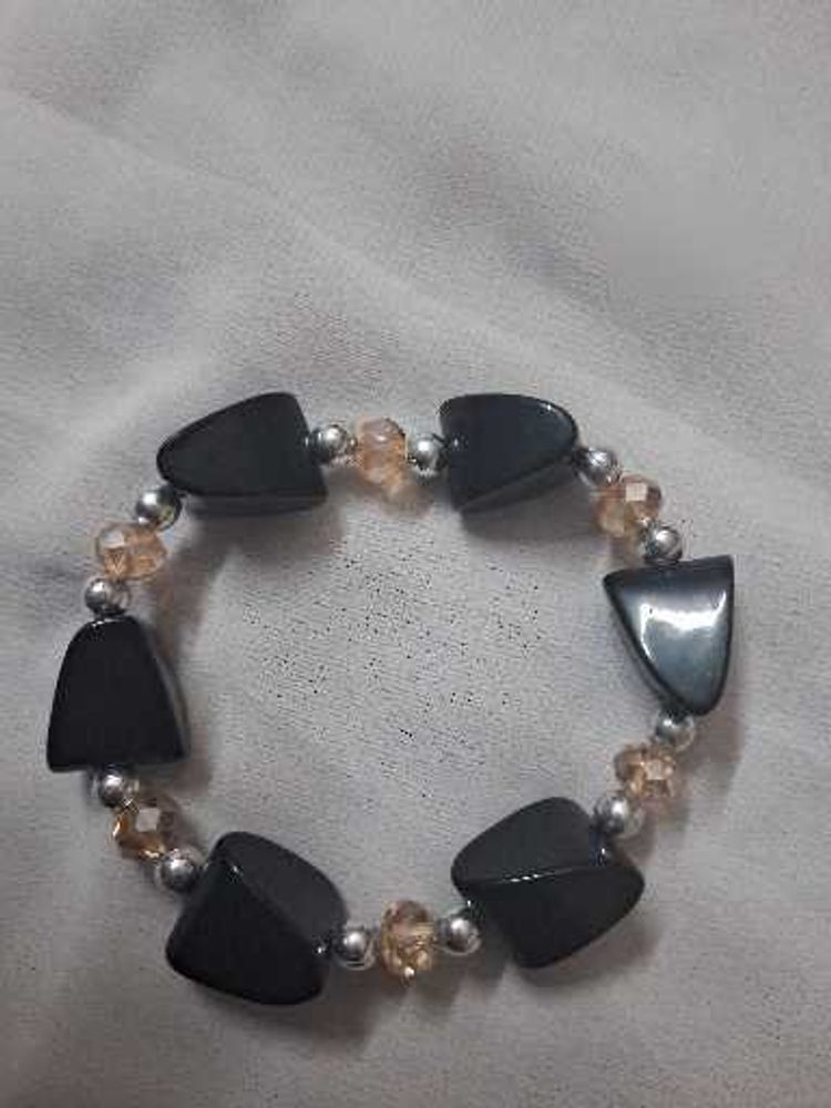 Elegant Black Beaded Shining Bracelet