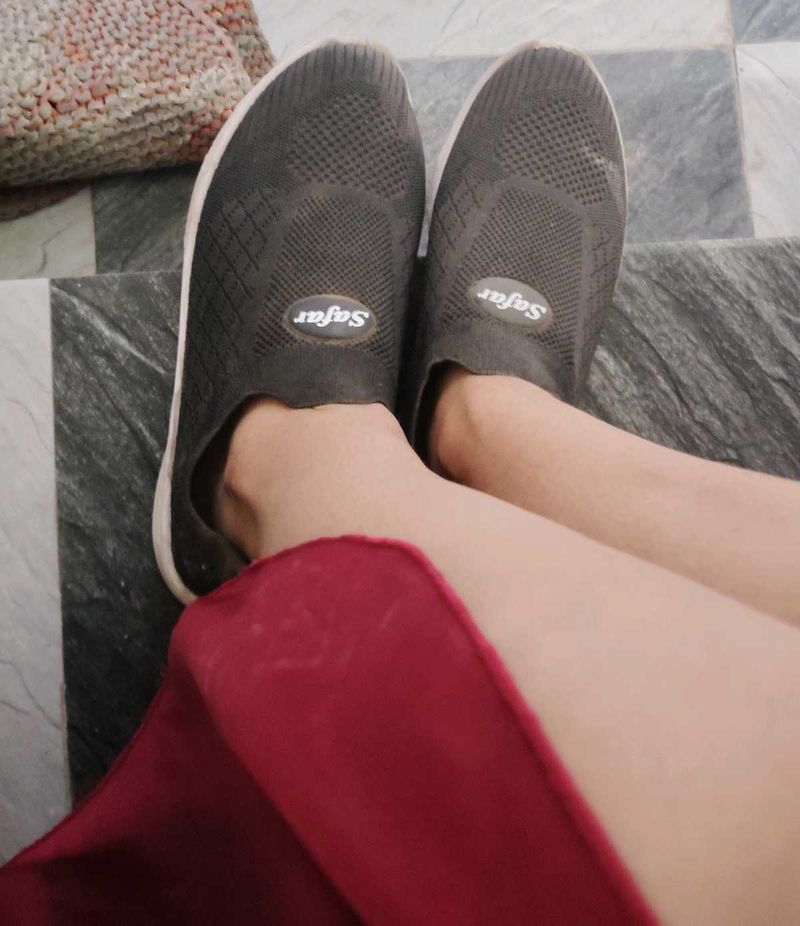 casual shoes with free gifts