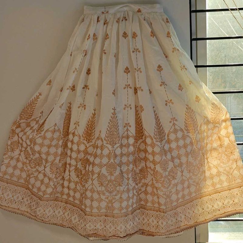 Elegant White &amp; Gold Ethnic Skirt