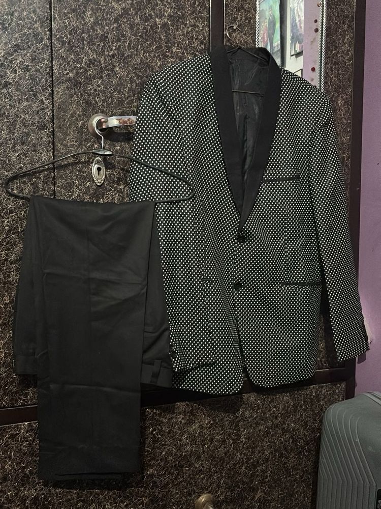 Stylish Polka Dot Suit Set