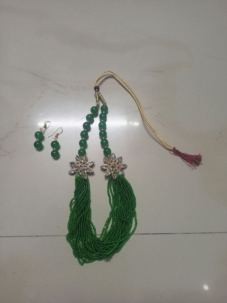 Francy Moti With Kundan Broch Necklace